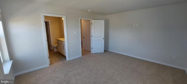 Building Photo - 296 Ensemble Wy