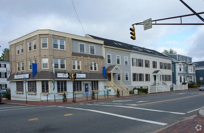 Building Photo - 136 High St