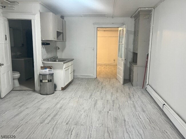 Building Photo - 416-418 E Main St