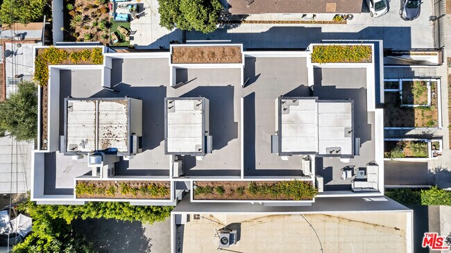 Building Photo - 1123 N Formosa Ave