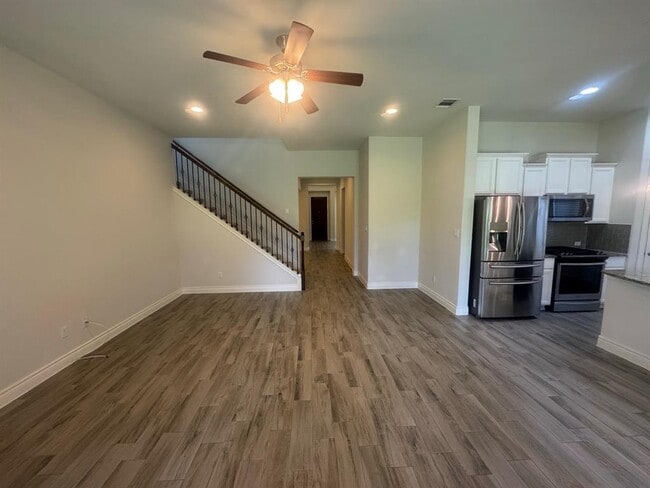 Building Photo - 150 Summer Pointe