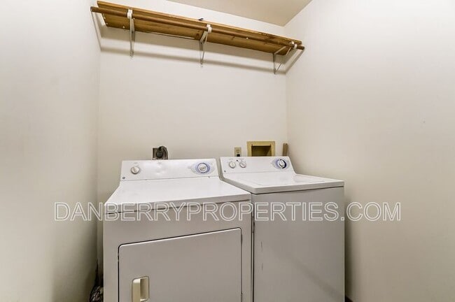 Building Photo - 3164 Kylemore Rd