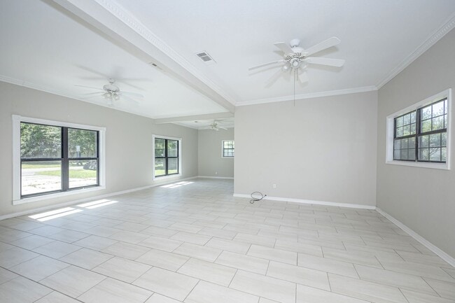 Building Photo - Charming 4-Bedroom, 2-Bath Home in a Prime Location