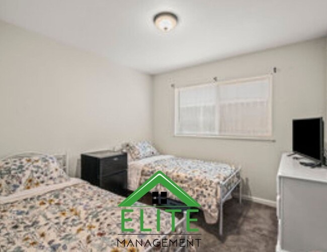 Building Photo - Charming 3-Bedroom Duplex in North Highlan...