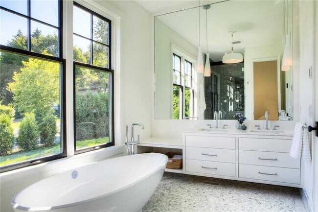 Building Photo - 766 Indian Ave