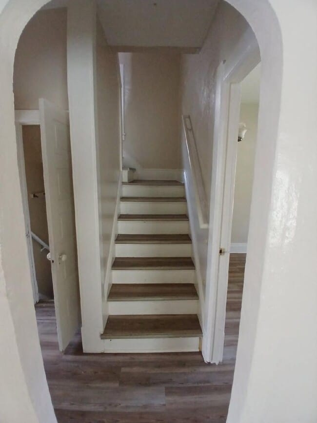 Building Photo - 4 Bed 1 Bath