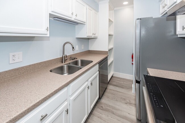 Building Photo - 2 Bedroom, 2 Bathroom Condo in Woodscape - Mt Pleasant