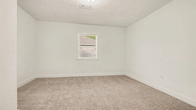 Building Photo - 654 Ridge Dr