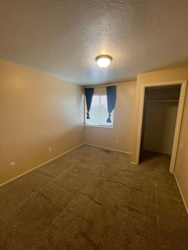 Building Photo - 785 S 200 E