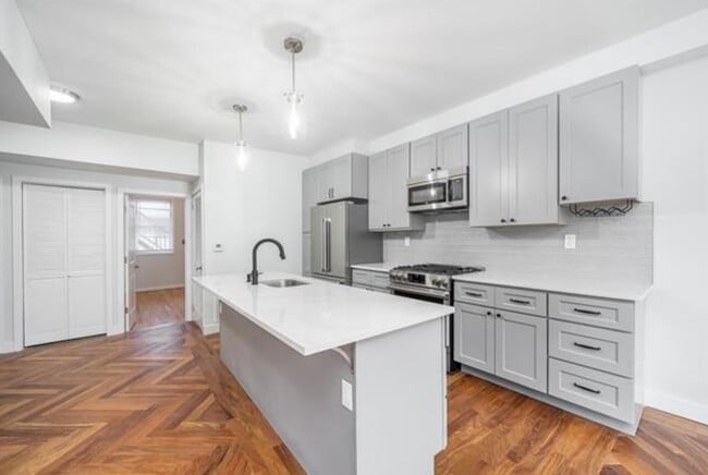 Building Photo - 408 Monroe St