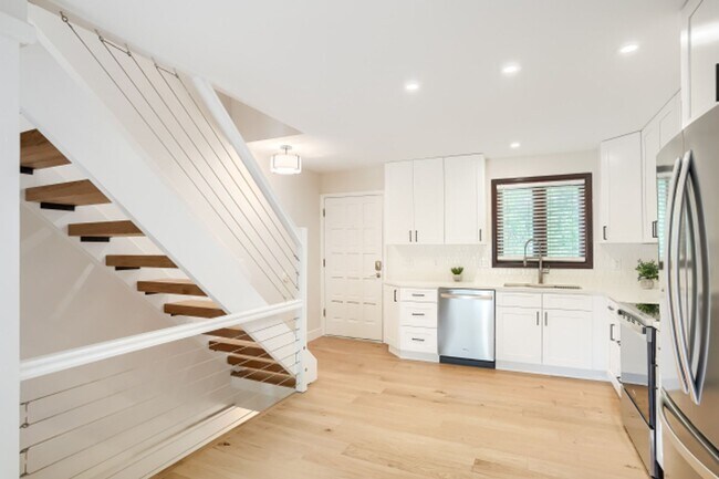 Building Photo - Beautifully Remodeled 3-Bed, 2-Bath Townhouse in Central Boulder
