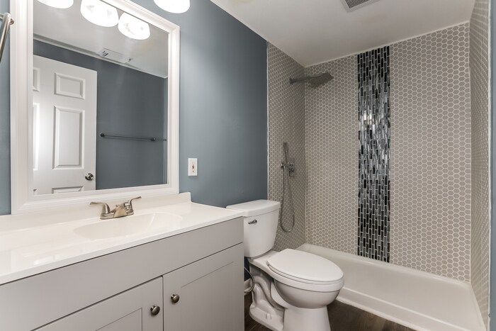 Building Photo - 1209 NE 6th Ct