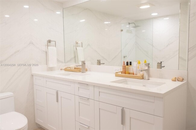 Building Photo - 3250 N Palm Aire Dr