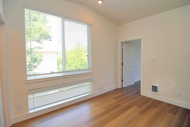 Building Photo - 8417 SW 24th Ave