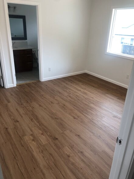 Building Photo - 2052 10th Ave