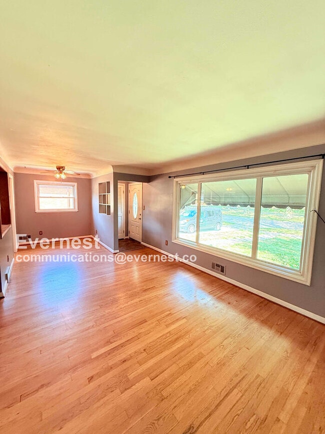 Building Photo - W/D Included! Single-Family Home w/ Central Air, Garage & Fenced Yard in Dearborn Heights