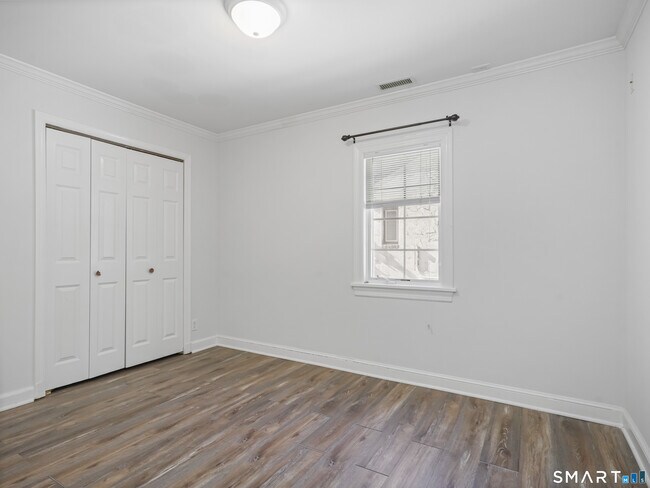 Building Photo - 24 King St