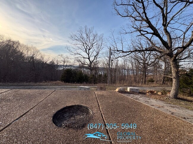 Building Photo - 3 Bedroom Home with Lake View – Camdenton, MO