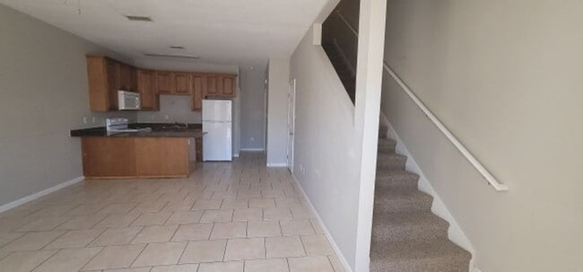 Building Photo - 3 Bedroom Gulfport Townhouse