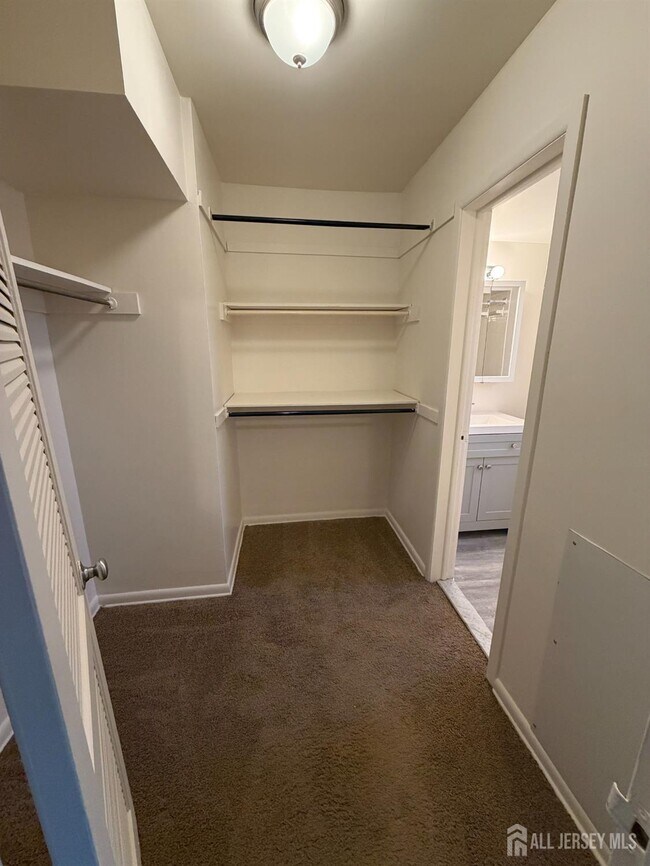 Building Photo - 504 Lakeview Terrace