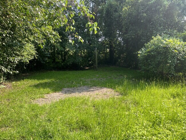 Building Photo - Charming 2 Bedroom Cottage Near King Mill ...