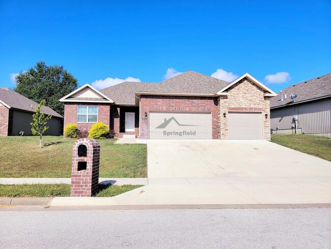 Building Photo - Nixa, Brick & Stone w/ 3 Car Garage