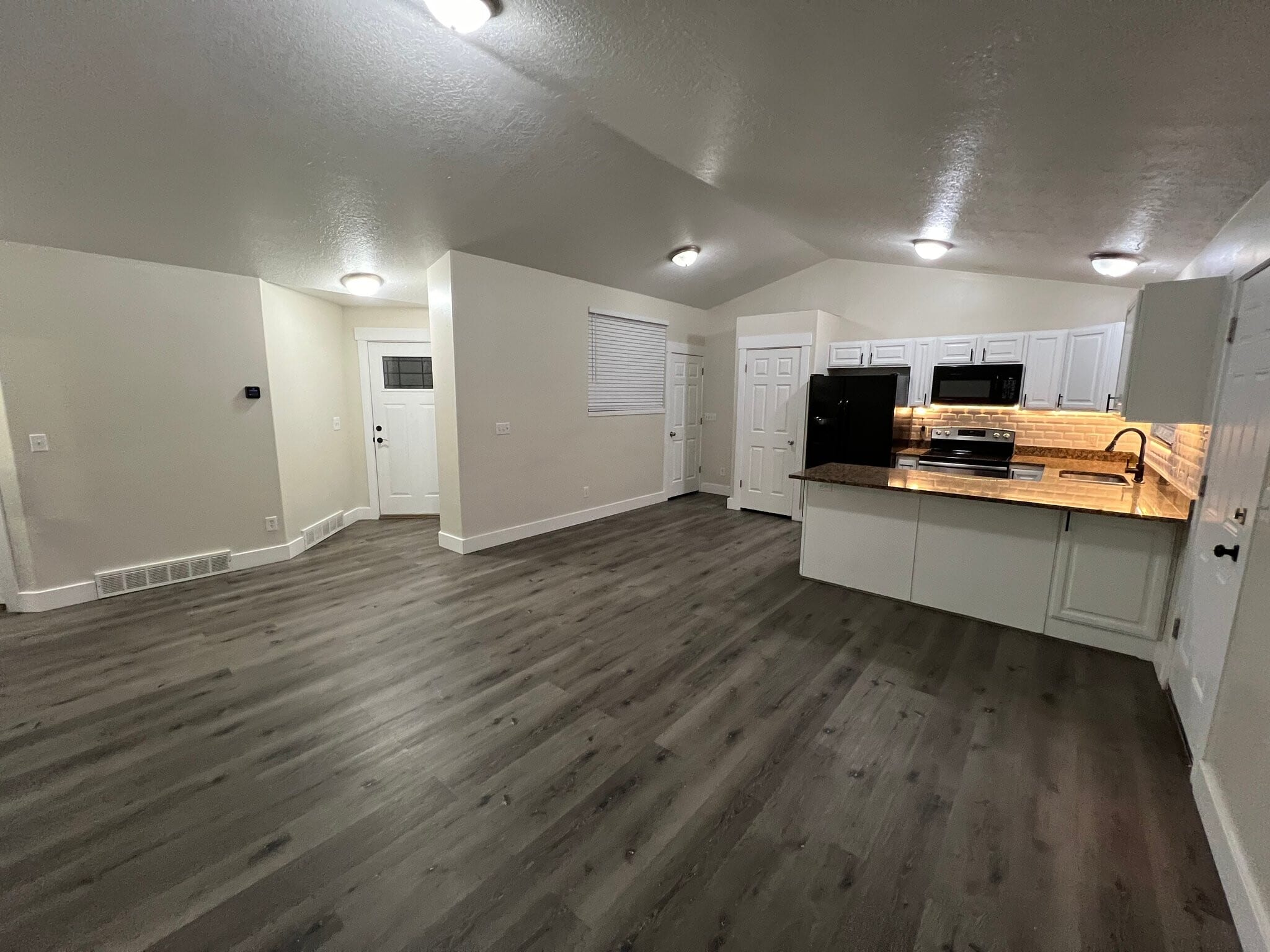 Building Photo - 3576 N Canary Way