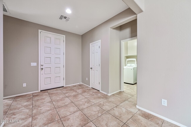 Building Photo - 8767 W Fleetwood Ln