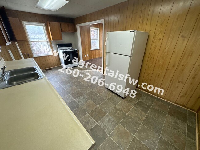 Building Photo - 1 Bedroom House