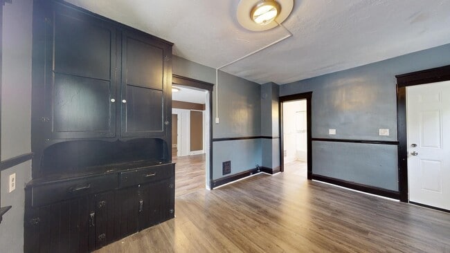 Building Photo - 4104 Clybourne