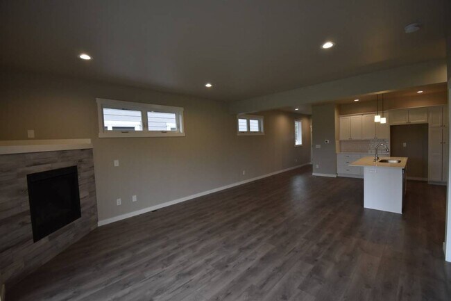 Building Photo - iscover this spacious 4-bedroom, 2.5-bath home in Lynden, WA
