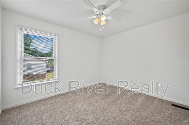 Building Photo - 519 Woods Dr