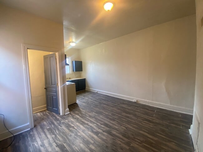 Building Photo - 402 E Market St