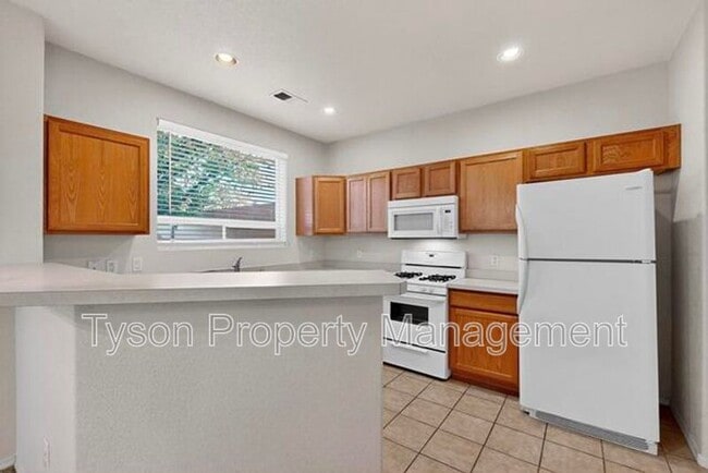 Building Photo - 6520 Los Pueblos Pl NW