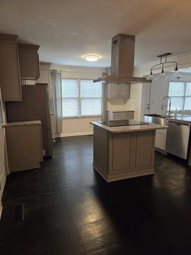 Building Photo - 408 Clifton St