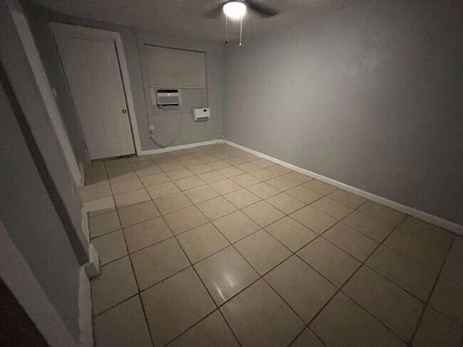 Building Photo - 1903 7th Ave S