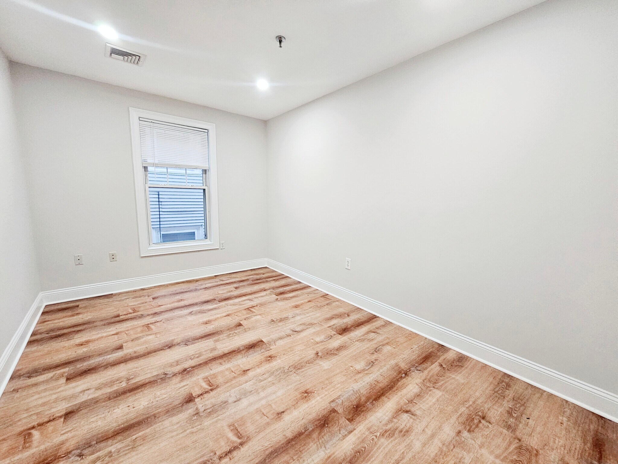 Building Photo - 135 Calumet St