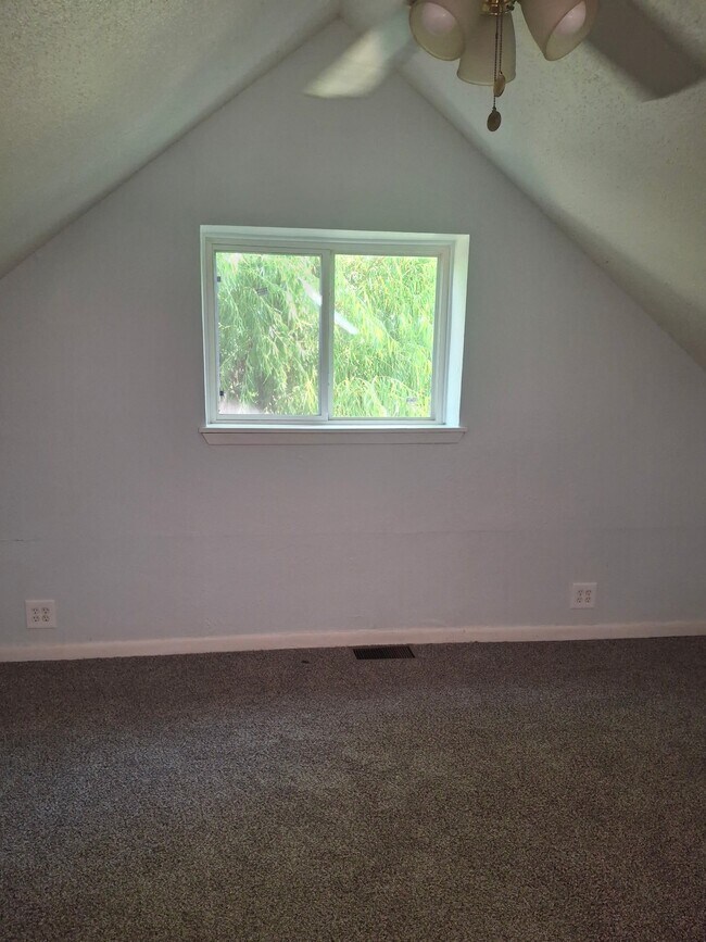 Building Photo - 2300 Live Oak St
