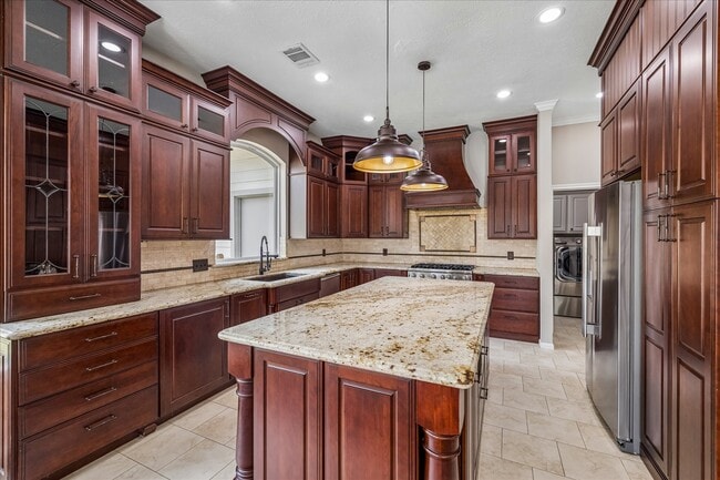 Building Photo - 123 N Concord Forest Cir