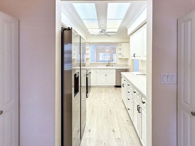 Building Photo - 13634 Lake Pointe Dr S