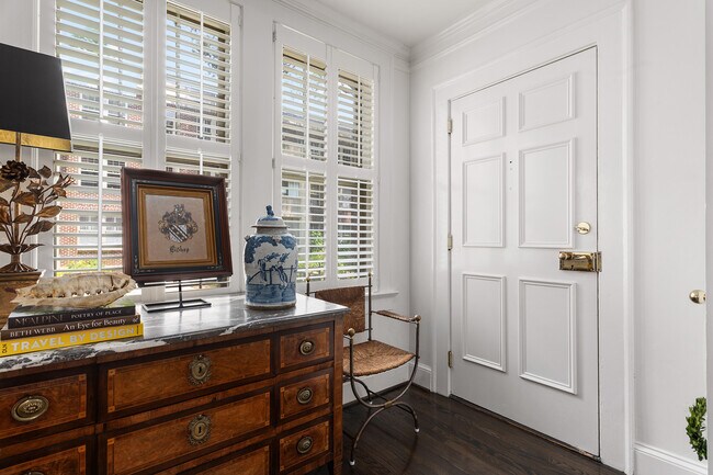 Building Photo - 2260 Peachtree Rd