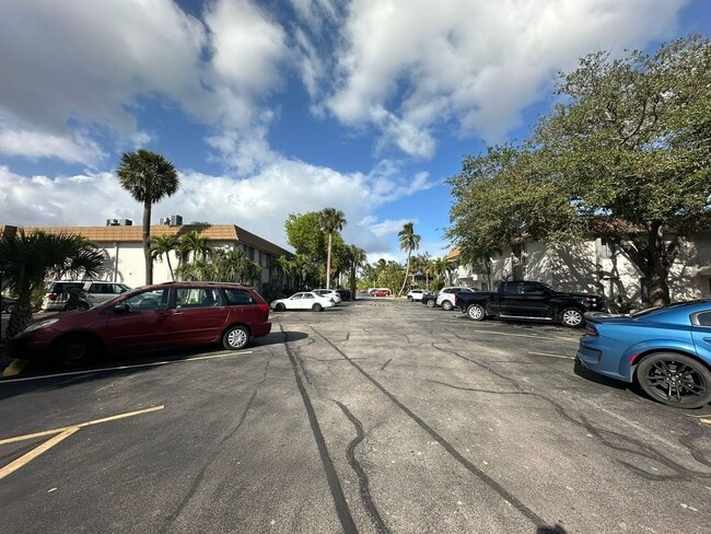 Building Photo - 1830 Maravilla Ave