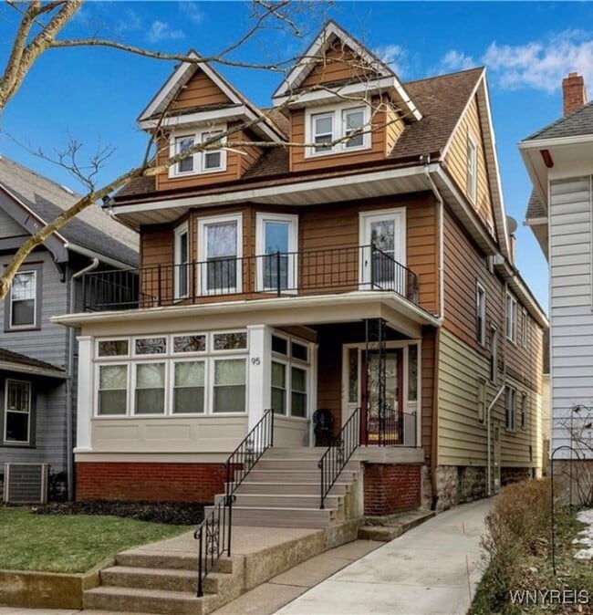 Primary Photo - 95 Inwood Pl