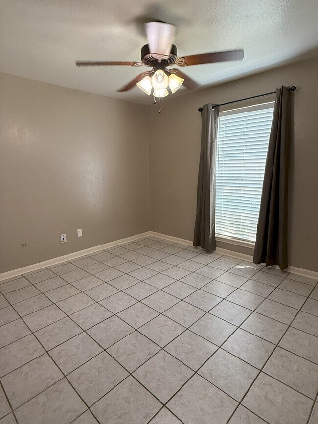 Building Photo - 21430 Park Green Dr