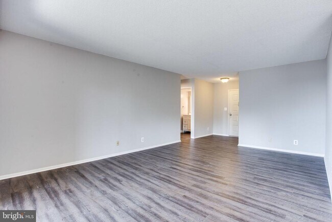 Building Photo - 8370 Greensboro Dr