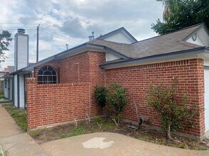 Building Photo - 9339 Stonecreek Ln