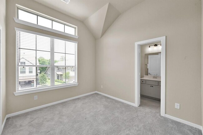 Building Photo - 308 N Spotted Fern Dr