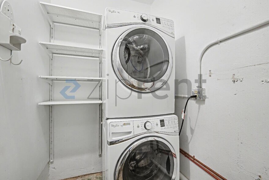 Building Photo - Unit