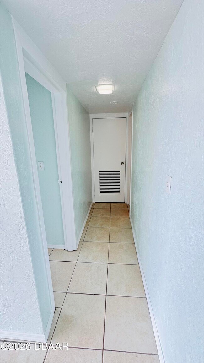 Building Photo - 732 N Halifax Ave