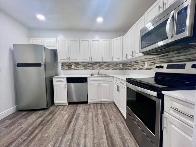 Primary Photo - 9357 SW 77th Ave
